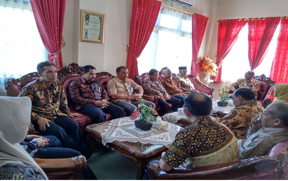 rapat di ruang
